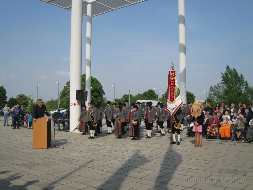 2011_04_28 Maibaumaufstellen in St. Poelten (40)